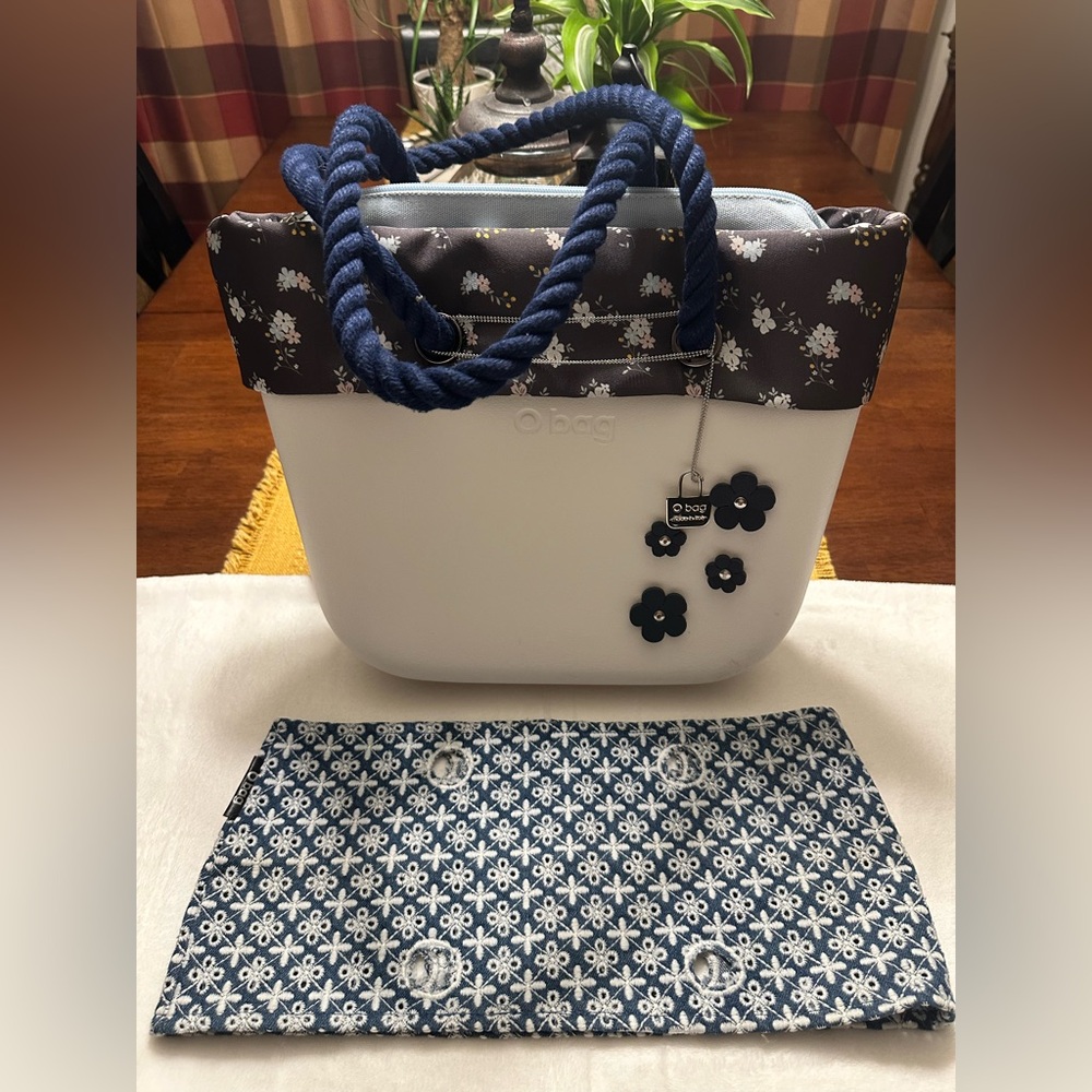 Authentic Obag, Made in Italy. Floral.